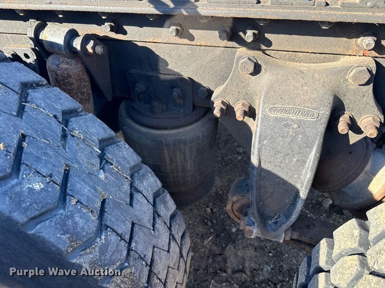 image for item LO9337 1998 Freightliner FLD  semi truck