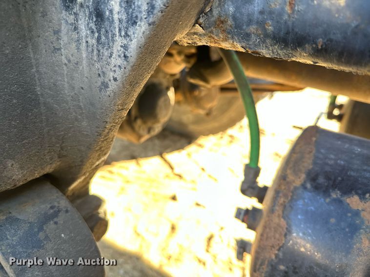 image for item LO9337 1998 Freightliner FLD  semi truck