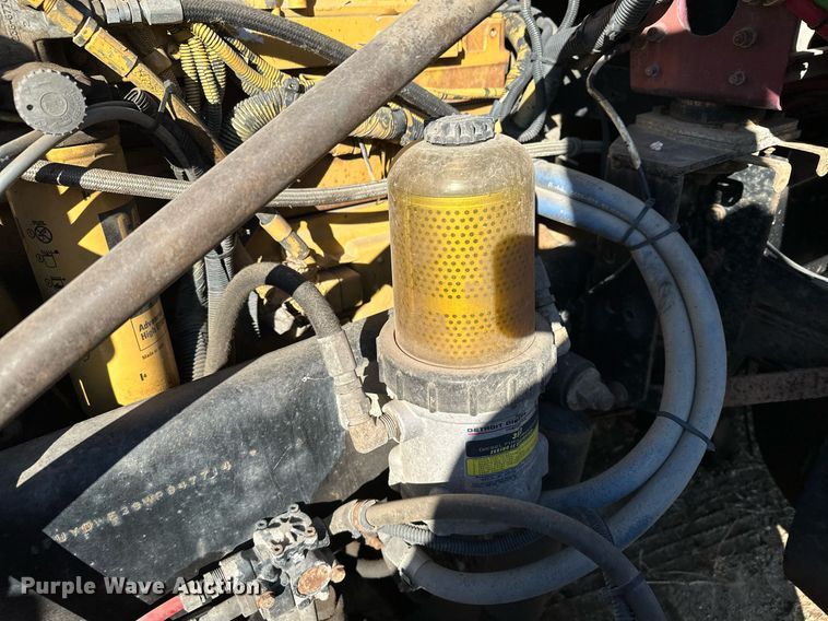 image for item LO9337 1998 Freightliner FLD  semi truck