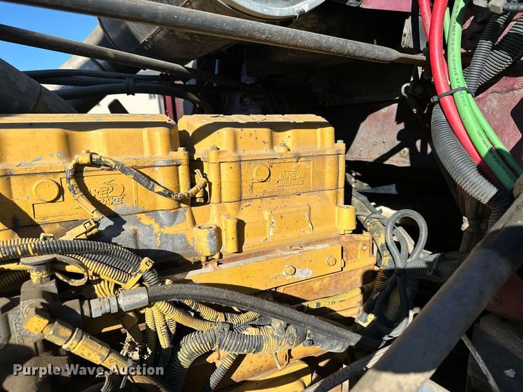 image for item LO9337 1998 Freightliner FLD  semi truck