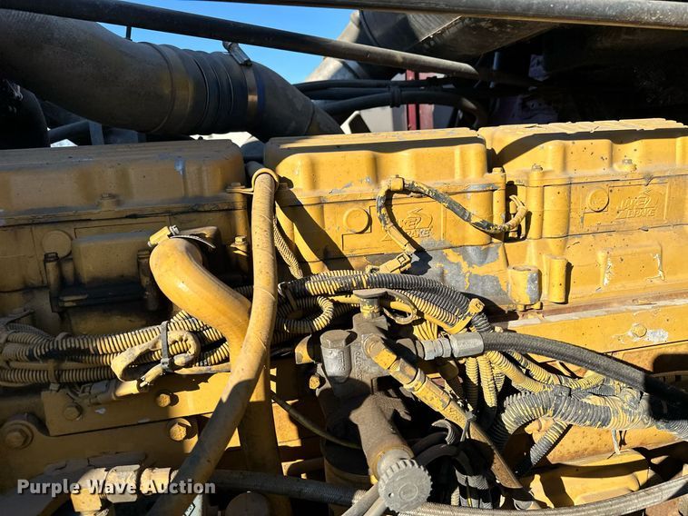 image for item LO9337 1998 Freightliner FLD  semi truck