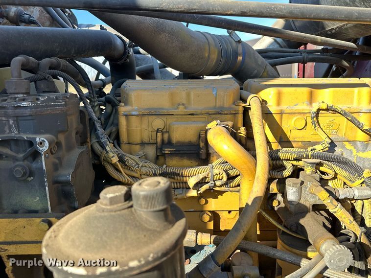 image for item LO9337 1998 Freightliner FLD  semi truck