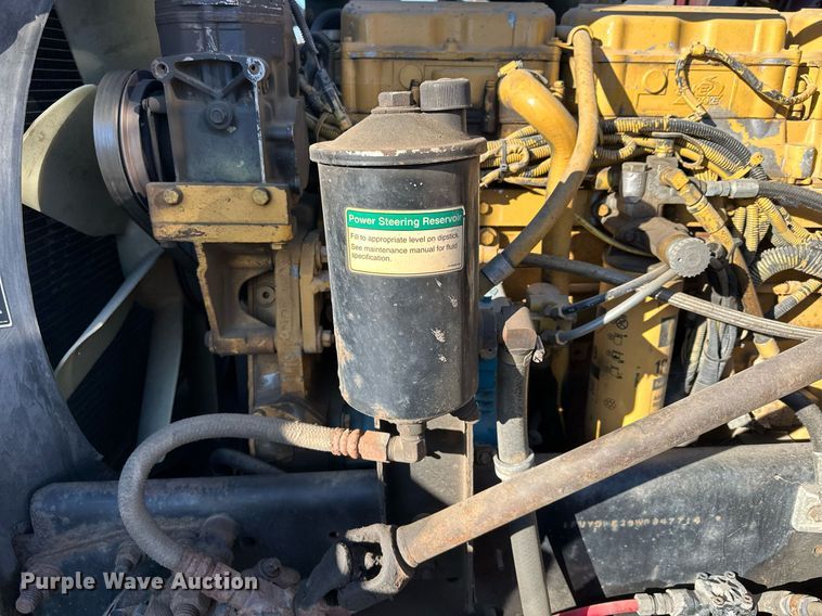 image for item LO9337 1998 Freightliner FLD  semi truck