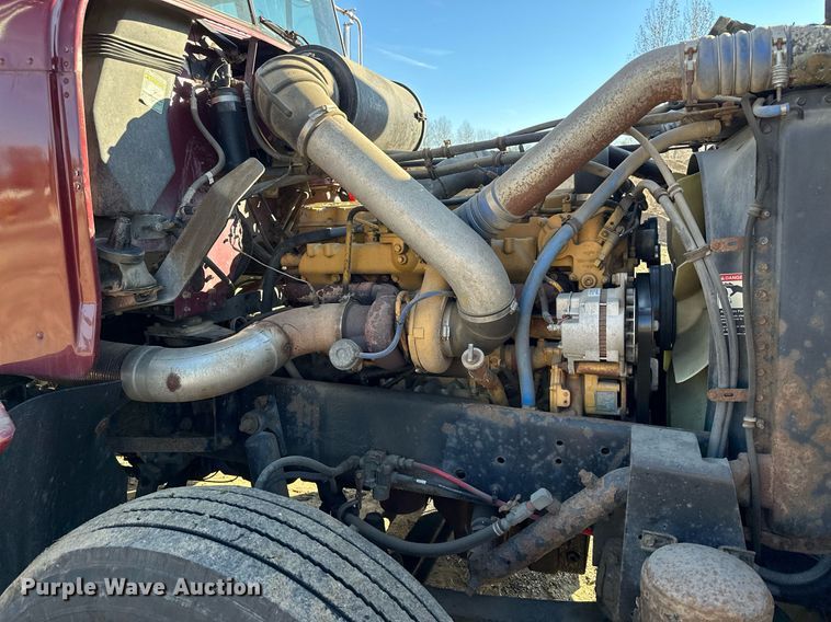 image for item LO9337 1998 Freightliner FLD  semi truck