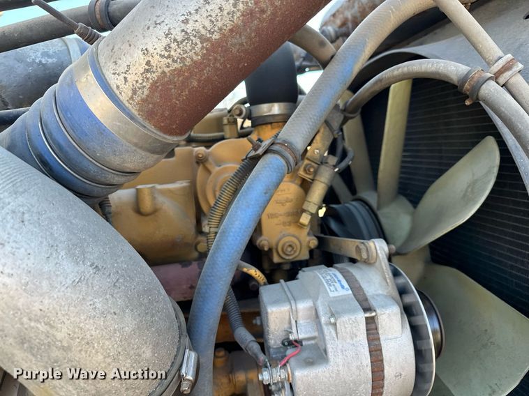 image for item LO9337 1998 Freightliner FLD  semi truck