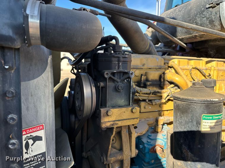 image for item LO9337 1998 Freightliner FLD  semi truck