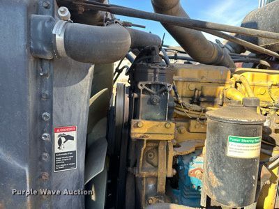 image for item LO9337 1998 Freightliner FLD  semi truck