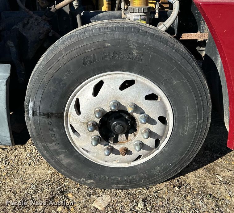 image for item LO9337 1998 Freightliner FLD  semi truck