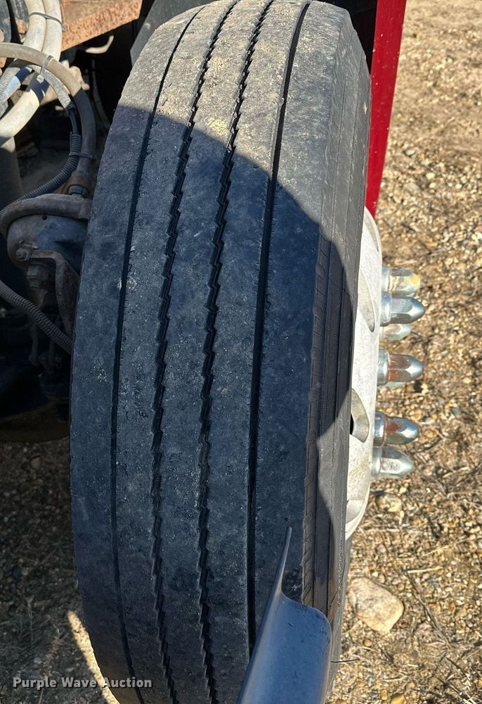 image for item LO9337 1998 Freightliner FLD  semi truck