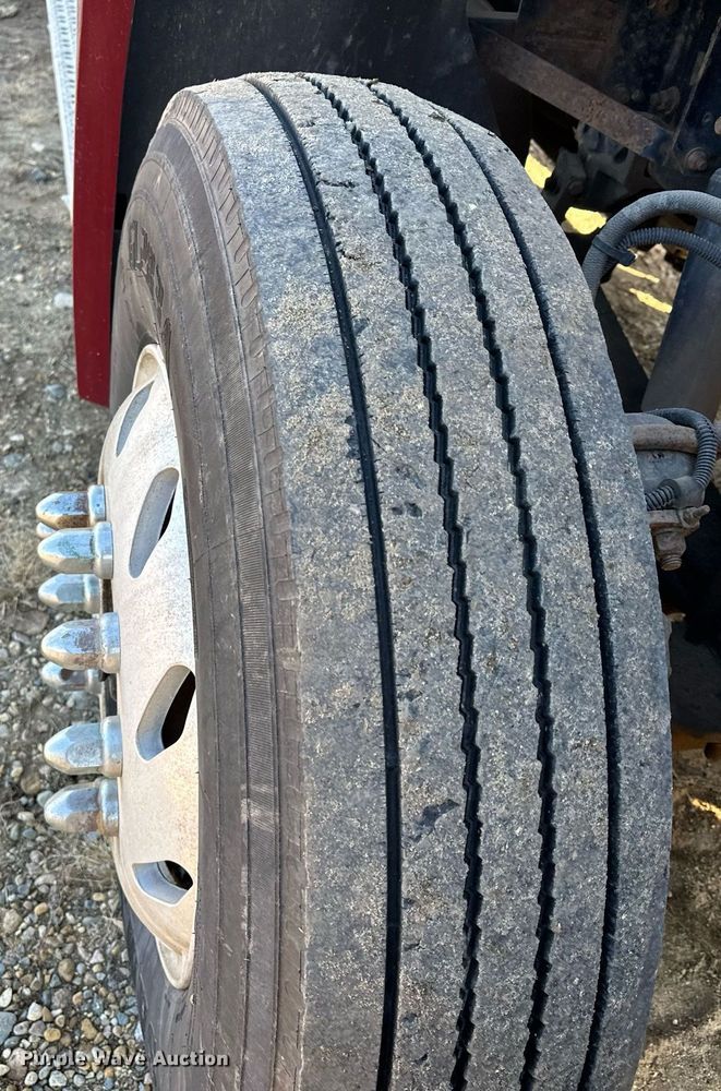 image for item LO9337 1998 Freightliner FLD  semi truck