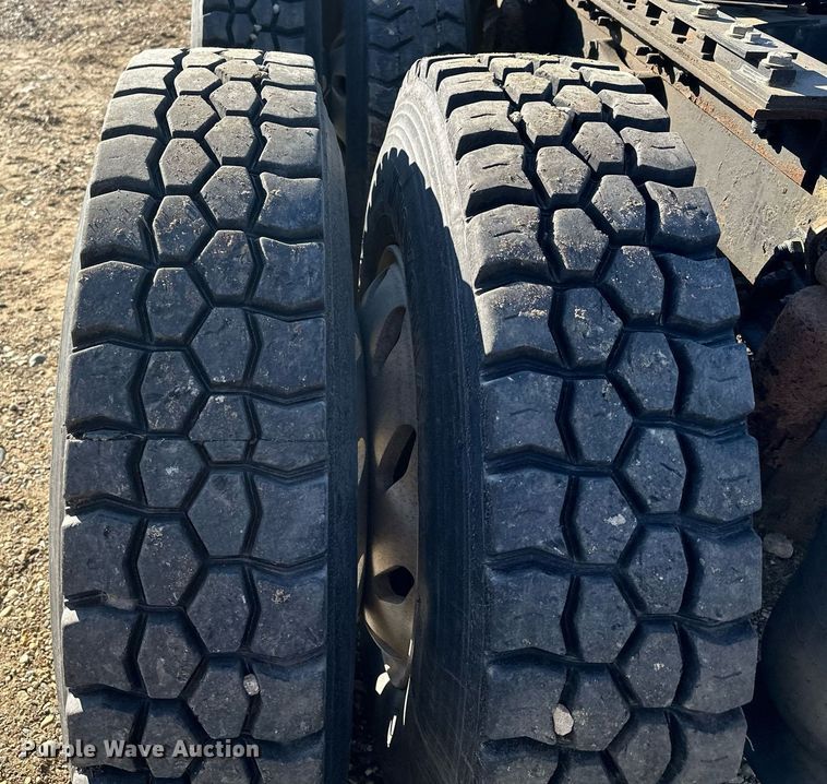 image for item LO9337 1998 Freightliner FLD  semi truck