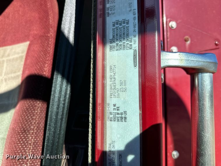 image for item LO9337 1998 Freightliner FLD  semi truck