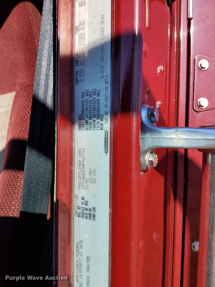 image for item LO9337 1998 Freightliner FLD  semi truck