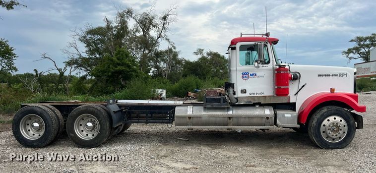 image for item MG9397 1986 Western Star 4900  semi truck