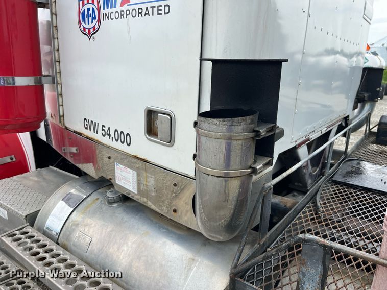 image for item MG9397 1986 Western Star 4900  semi truck