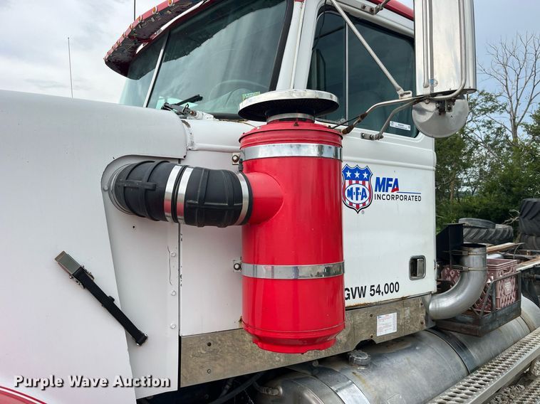 image for item MG9397 1986 Western Star 4900  semi truck