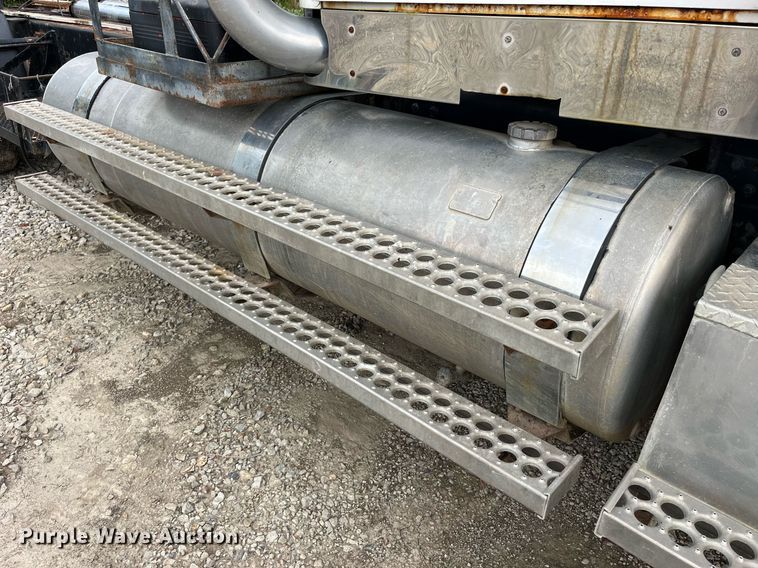 image for item MG9397 1986 Western Star 4900  semi truck