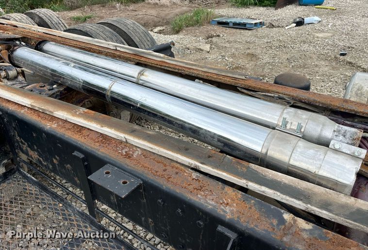 image for item MG9397 1986 Western Star 4900  semi truck