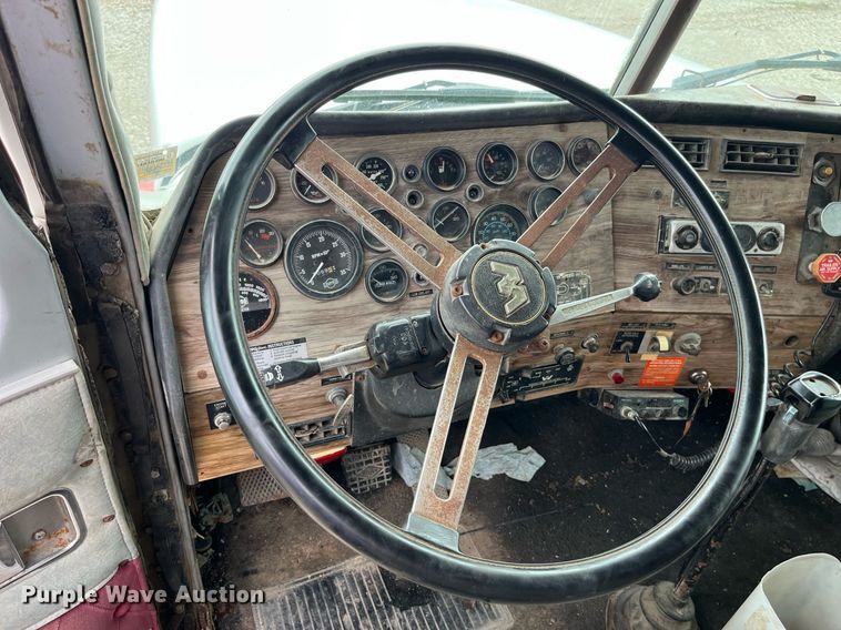 image for item MG9397 1986 Western Star 4900  semi truck