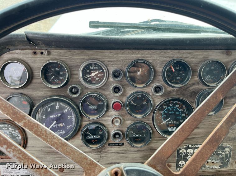 image for item MG9397 1986 Western Star 4900  semi truck