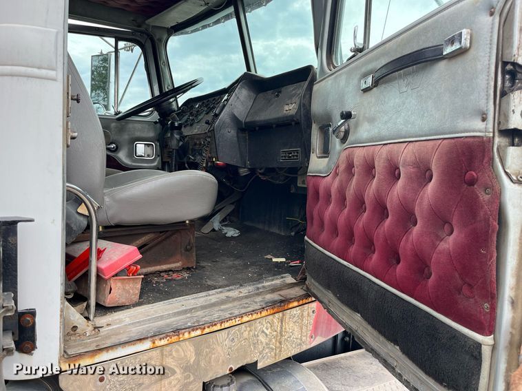 image for item MG9397 1986 Western Star 4900  semi truck