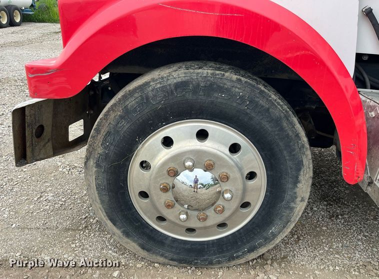 image for item MG9397 1986 Western Star 4900  semi truck