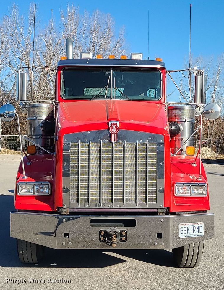 image for item MJ9534 2015 Kenworth T800  semi truck