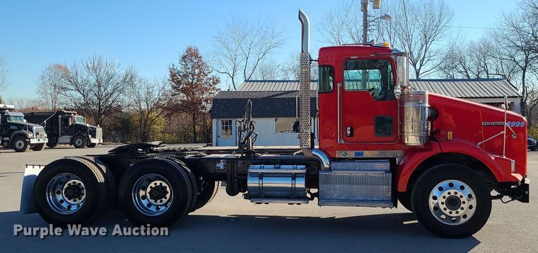 image for item MJ9534 2015 Kenworth T800  semi truck