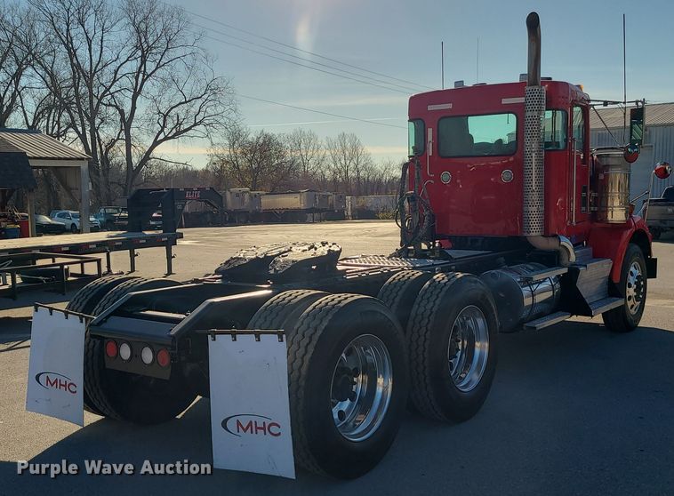 image for item MJ9534 2015 Kenworth T800  semi truck