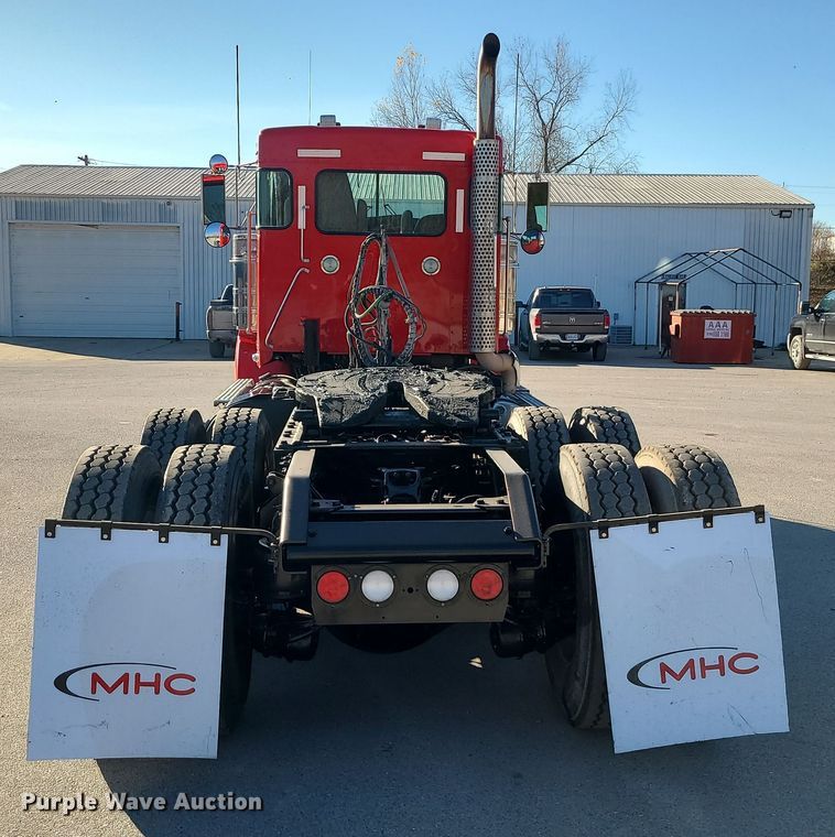 image for item MJ9534 2015 Kenworth T800  semi truck