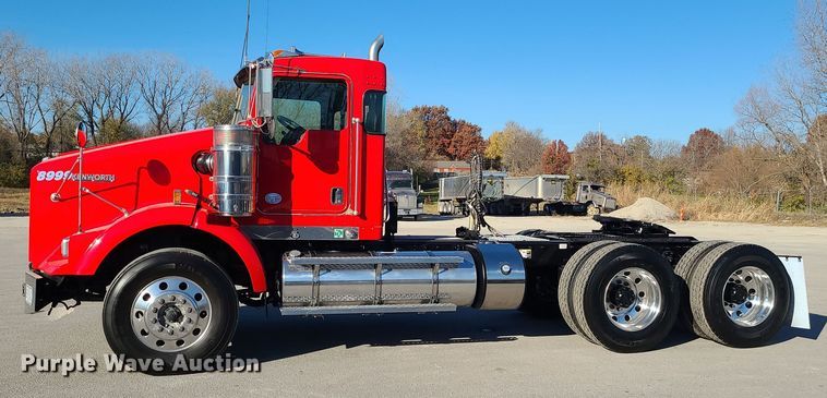 image for item MJ9534 2015 Kenworth T800  semi truck