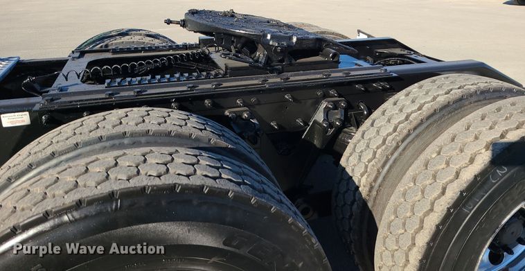 image for item MJ9534 2015 Kenworth T800  semi truck