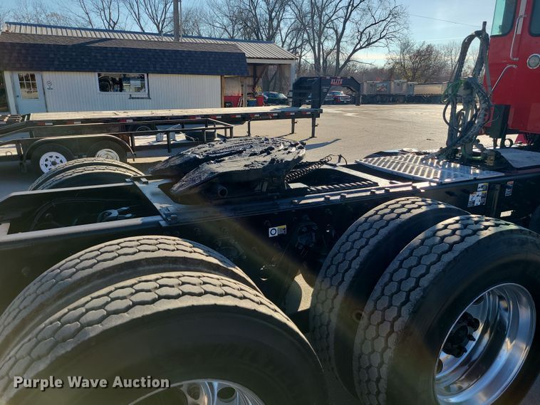 image for item MJ9534 2015 Kenworth T800  semi truck