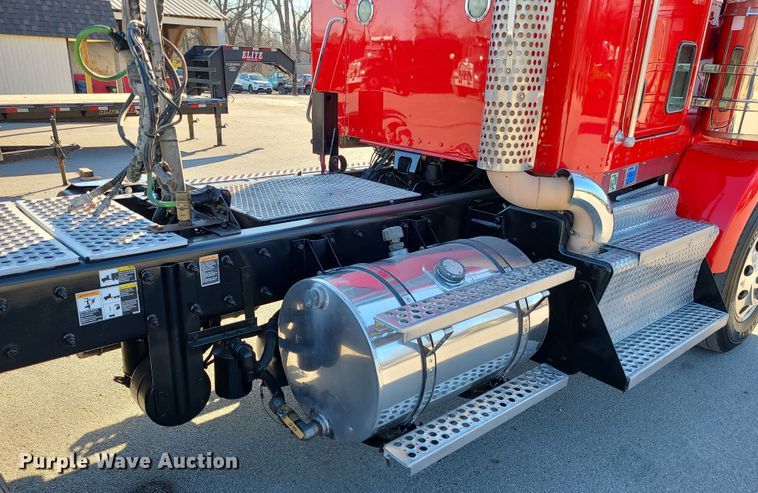 image for item MJ9534 2015 Kenworth T800  semi truck