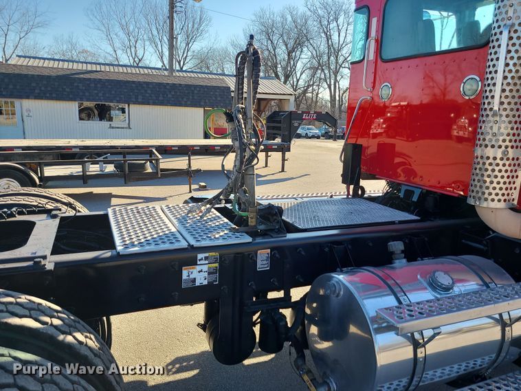 image for item MJ9534 2015 Kenworth T800  semi truck