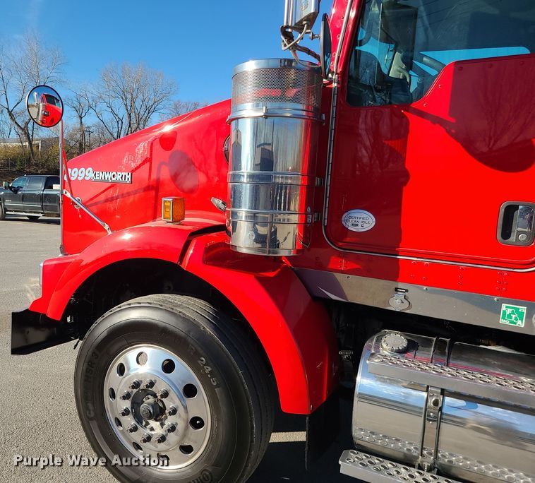 image for item MJ9534 2015 Kenworth T800  semi truck