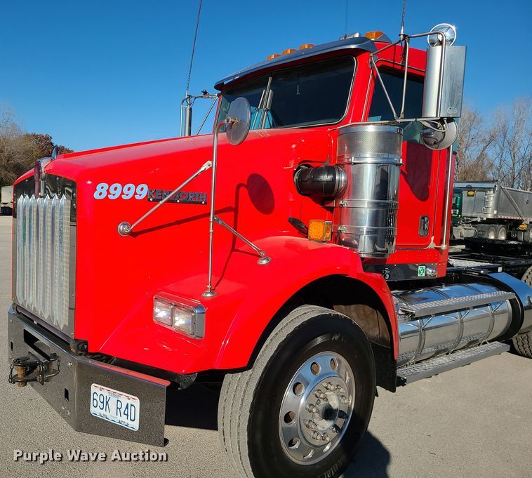 image for item MJ9534 2015 Kenworth T800  semi truck