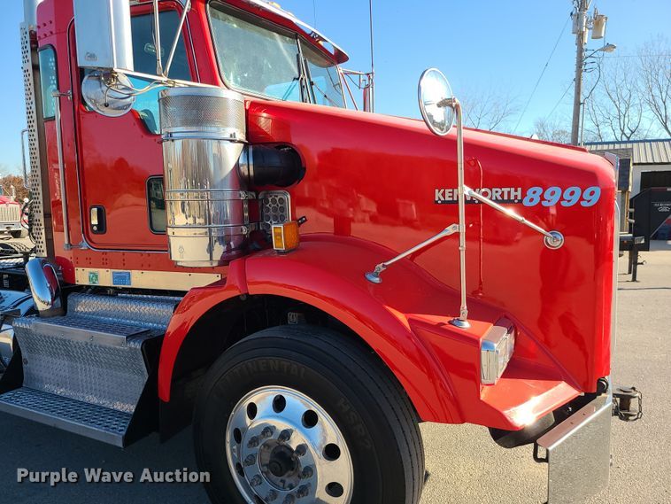 image for item MJ9534 2015 Kenworth T800  semi truck