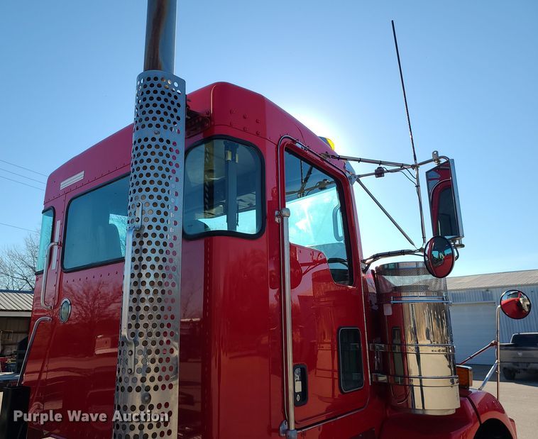 image for item MJ9534 2015 Kenworth T800  semi truck