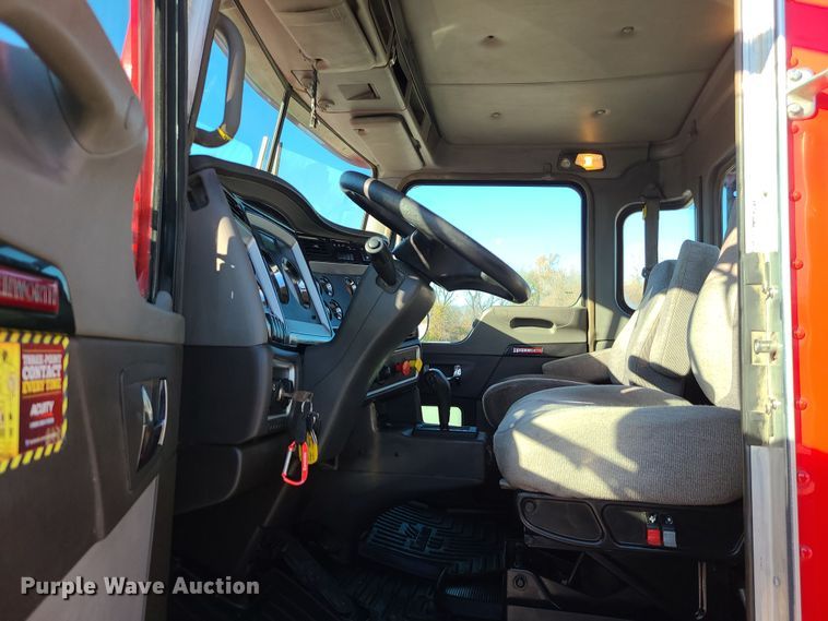 image for item MJ9534 2015 Kenworth T800  semi truck