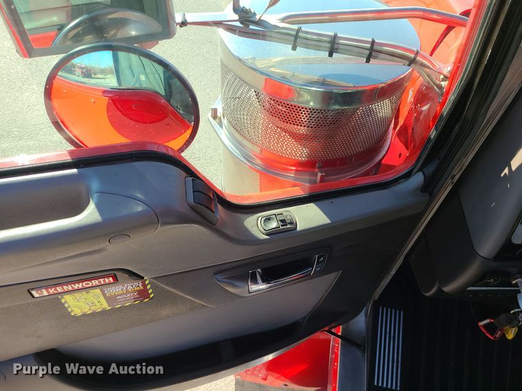 image for item MJ9534 2015 Kenworth T800  semi truck