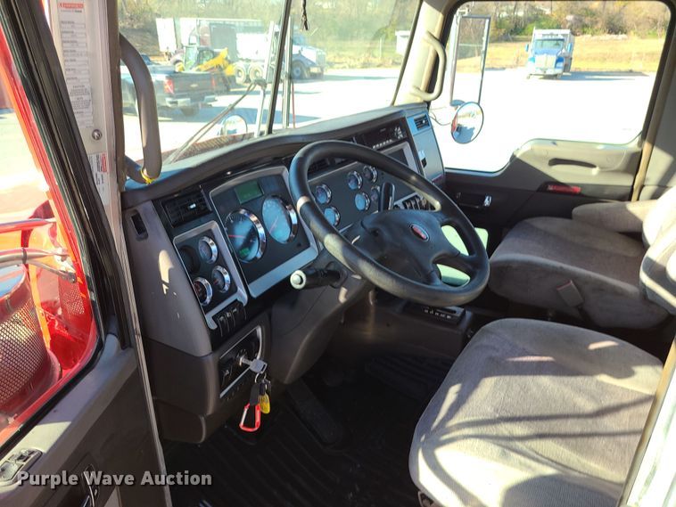 image for item MJ9534 2015 Kenworth T800  semi truck