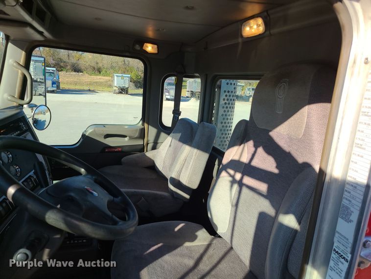 image for item MJ9534 2015 Kenworth T800  semi truck