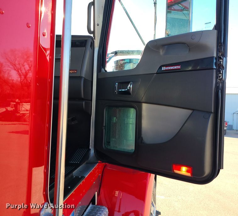 image for item MJ9534 2015 Kenworth T800  semi truck