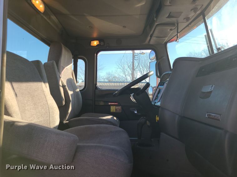 image for item MJ9534 2015 Kenworth T800  semi truck