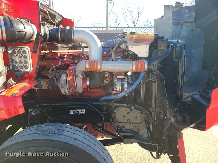 image for item MJ9534 2015 Kenworth T800  semi truck