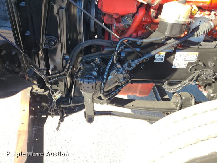 image for item MJ9534 2015 Kenworth T800  semi truck