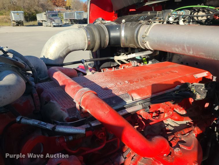 image for item MJ9534 2015 Kenworth T800  semi truck