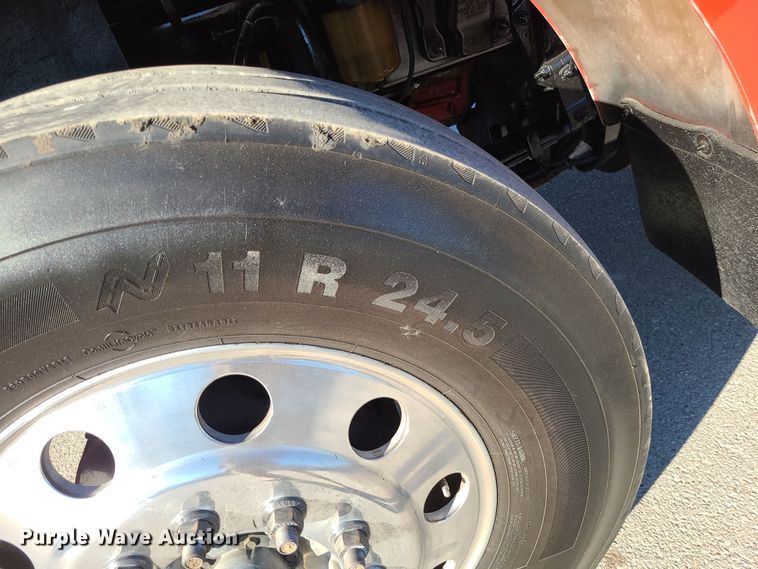 image for item MJ9534 2015 Kenworth T800  semi truck