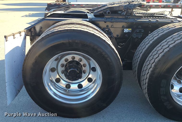 image for item MJ9534 2015 Kenworth T800  semi truck